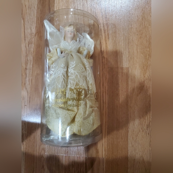 Vintage Angel Lighted Christmas Tree Topper Porcelain Head *Needs New Bulbs - Picture 5 of 7